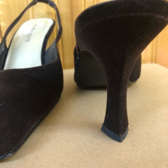 Vintage Karen Scott Brown Suede Slingback Pumps S7 - Picture 2 of 4